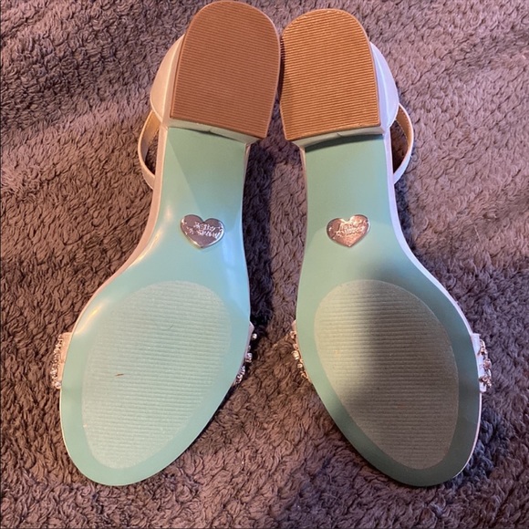 Betsy Johnson wedding shoes block heel - Picture 4 of 6